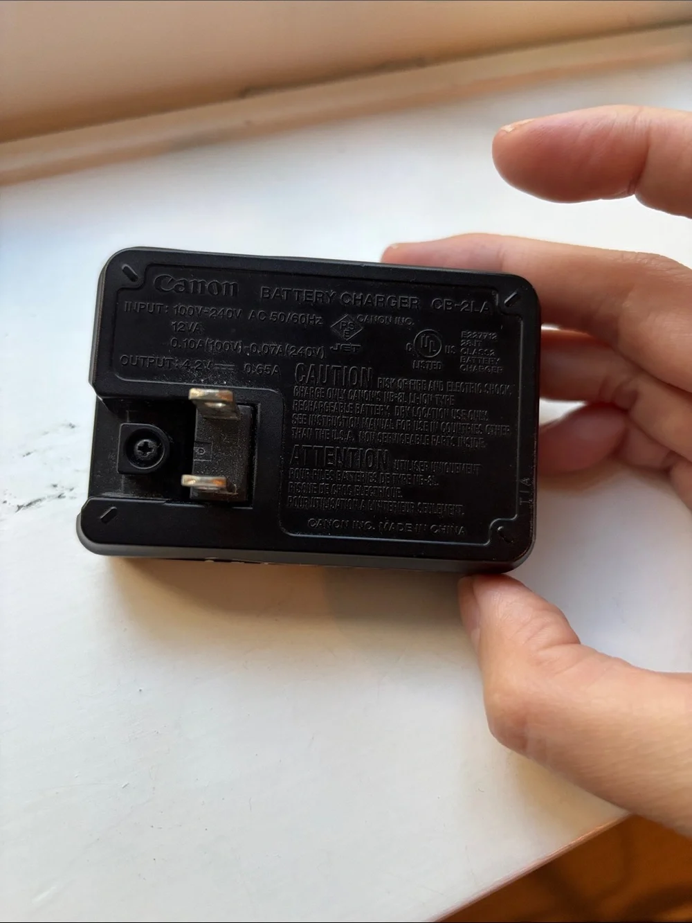 Canon CB-2LA Battery Charger with Status Indicators